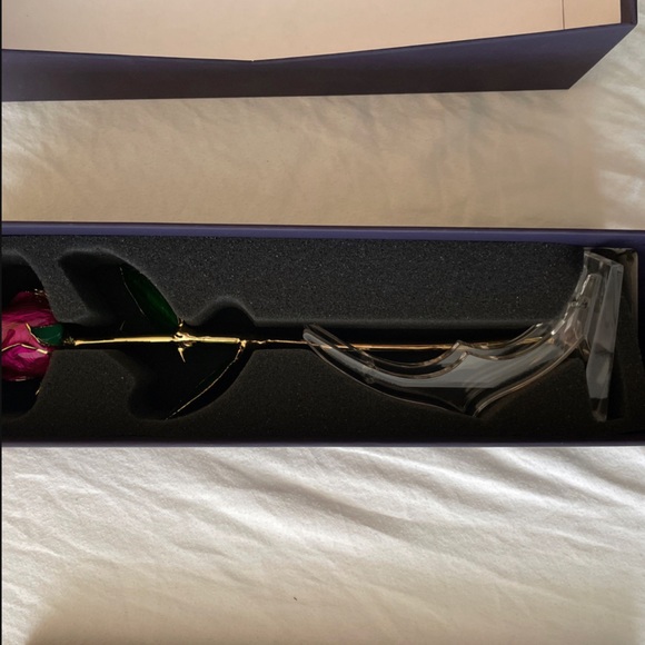 Classic Eternal Rose with display stand - Picture 4 of 5